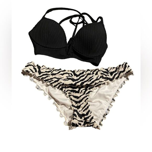 Shade and Shire bikini excellent condition too is 32 B B bottoms are a medium - Picture 1 of 2
